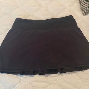 Women's Lululemon running skirt in excellent condition.